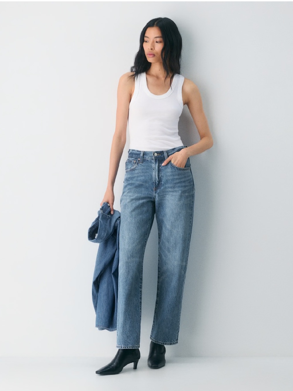 Aritzia Denim Forum The 90s Marlo High-Rise Baggy Jeans in Medium Blue Wash